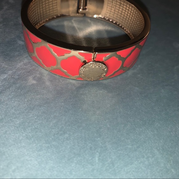 Cookie Lee- Clasp Bracelet - Picture 4 of 8